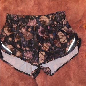 Lululemon hotty hot shorts size 4